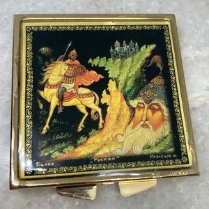Vintage Gold Russian Palekh Art Horse Scene Resin Compact Pocket Mirror 2.5”